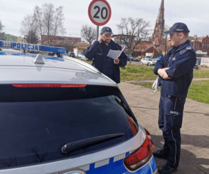 Szczecińscy policjanci kontrolują przestrzeganie kwarantanny
