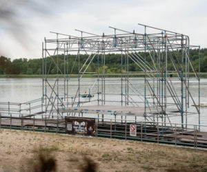 Budowa sceny na Rap Stacja Festival