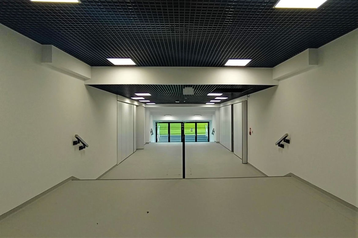 Spacery po nowym szczecińskim stadionie przyciągnęły wielu chętnych