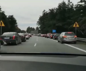 Śląskie. Korytarz życia na Wiślance. Policjanci ZDUMIENI! Czegoś takiego nie widzieli [WIDEO, ZDJĘCIA]