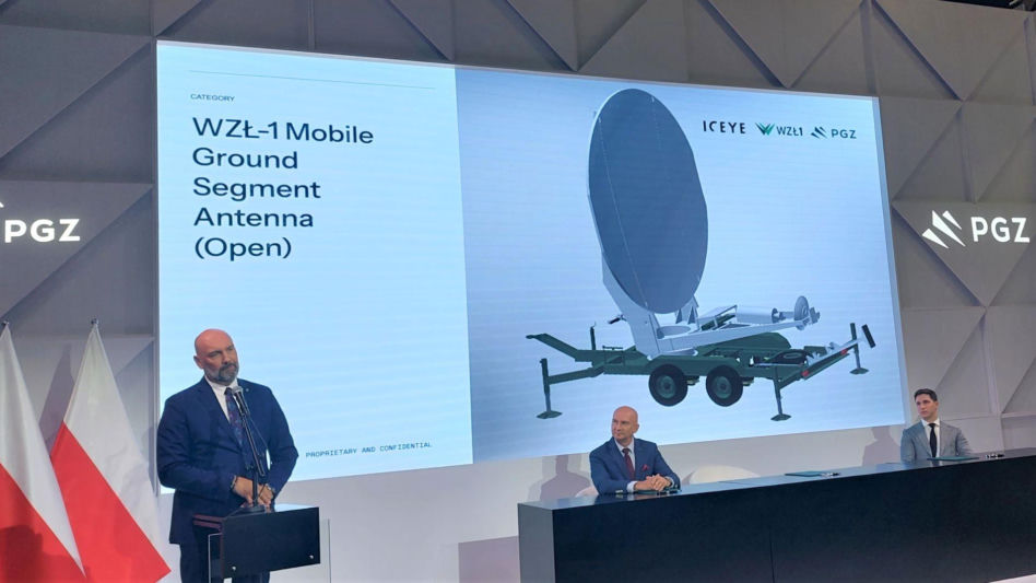 Uroczyste podpisanie umowy między PGZ, WZŁ-1 i ICEYE