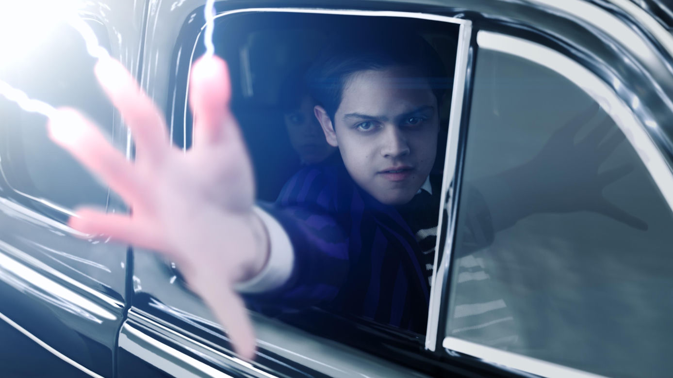 W roli głównej powraca oczywiście Jenna Ortega, a rodzina Addamsów otrzyma więcej czasu ekranowego.