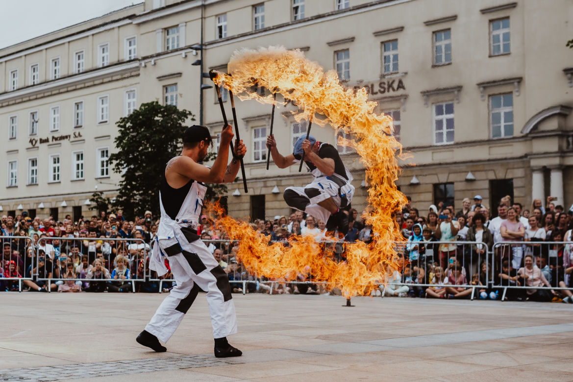 Za nami 13. edycja Carnavalu Sztukmistrzów i Urban Highline Festival w Lublinie. Zobacz zdjęcia