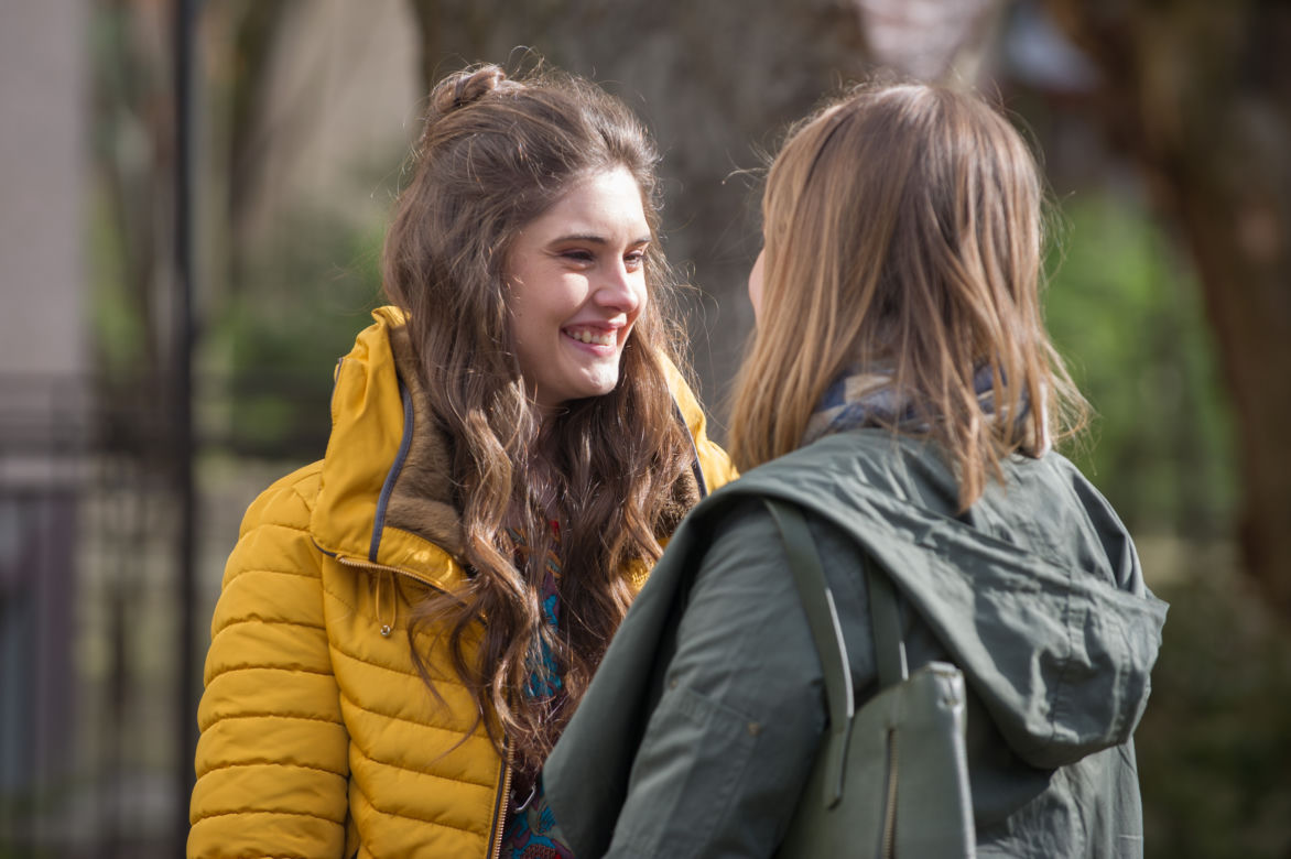 Na Wspólnej 2310, Ola (Marta Wierzbicka), Klaudia (Julia Trembecka)