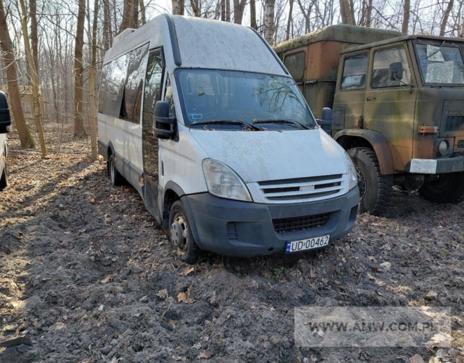 Nowe przetargi Agencji Mienia Wojskowego. Do zgarnięcia Honker, autobus, a nawet karetka!