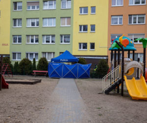 Chuligani ruszyli na policjantów