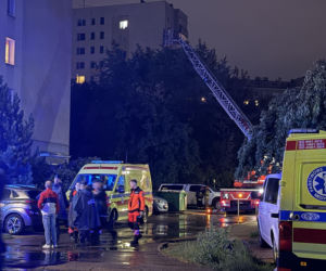 Dramatyczna akcja służb w Warszawie. Mężczyzna po 19 godzinach zszedł z parapetu