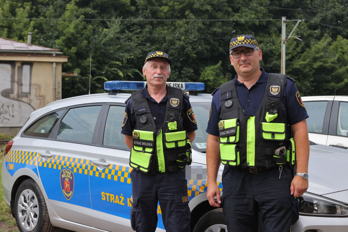 Sprzątamy miasto z wraków. Patrol "SE" na tropie porzuconych aut 