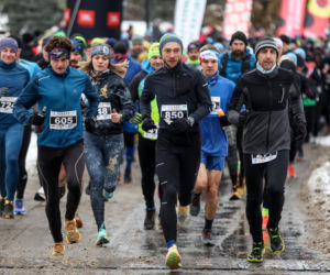 Wystrzał startera zamiast szampana. Tłumy powitały Nowy Rok na XX Śląskim Maratonie Noworocznym Cyborg