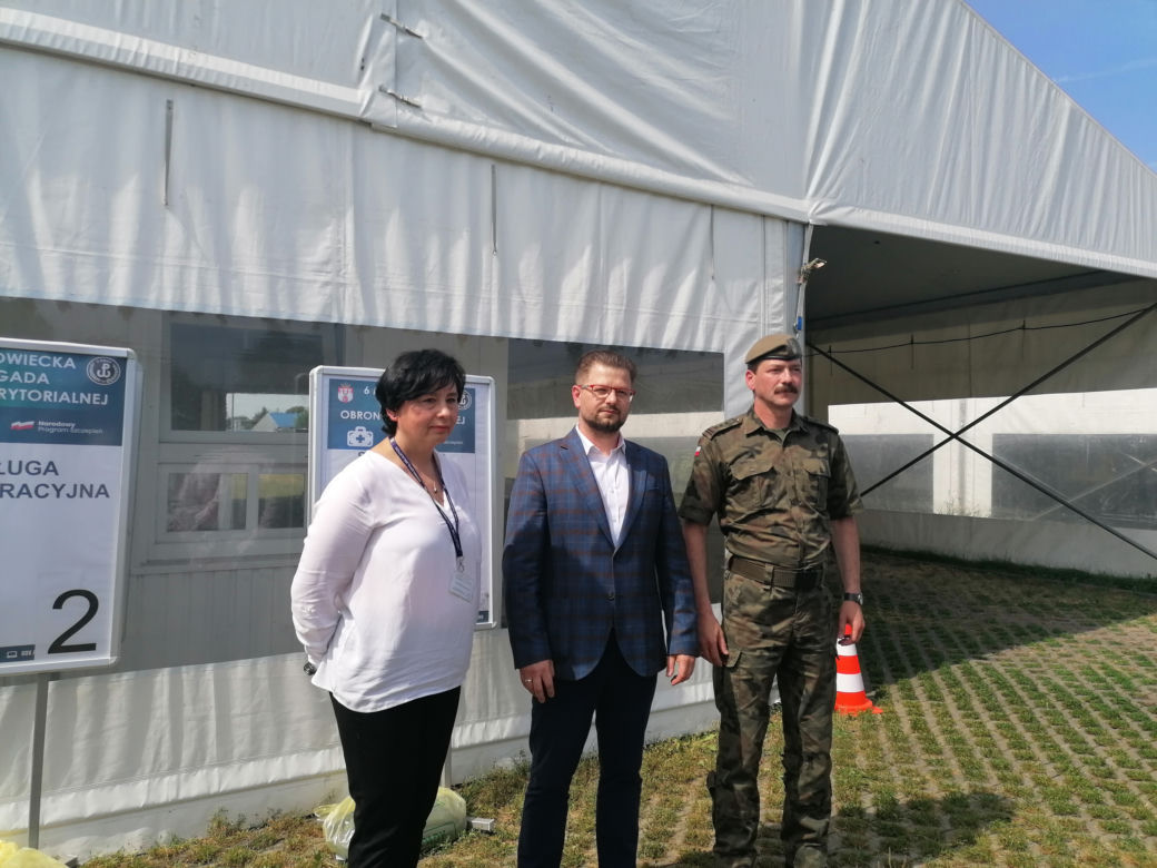 Punkt wymazów drive thru na Dębowej kończy swoją prace