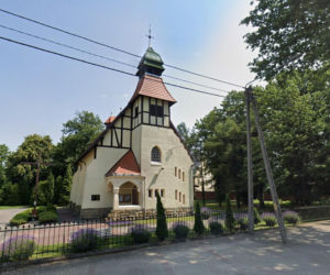 Najpiękniejsza wieś na Dolnym Śląsku wygląda jak kurort. Piaszczysta plaża to hit!