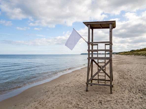 Sinice Ustronie Morskie. Czy w Ustroniu Morskim można się kąpać 31.08? Flaga, warunki pogodowe