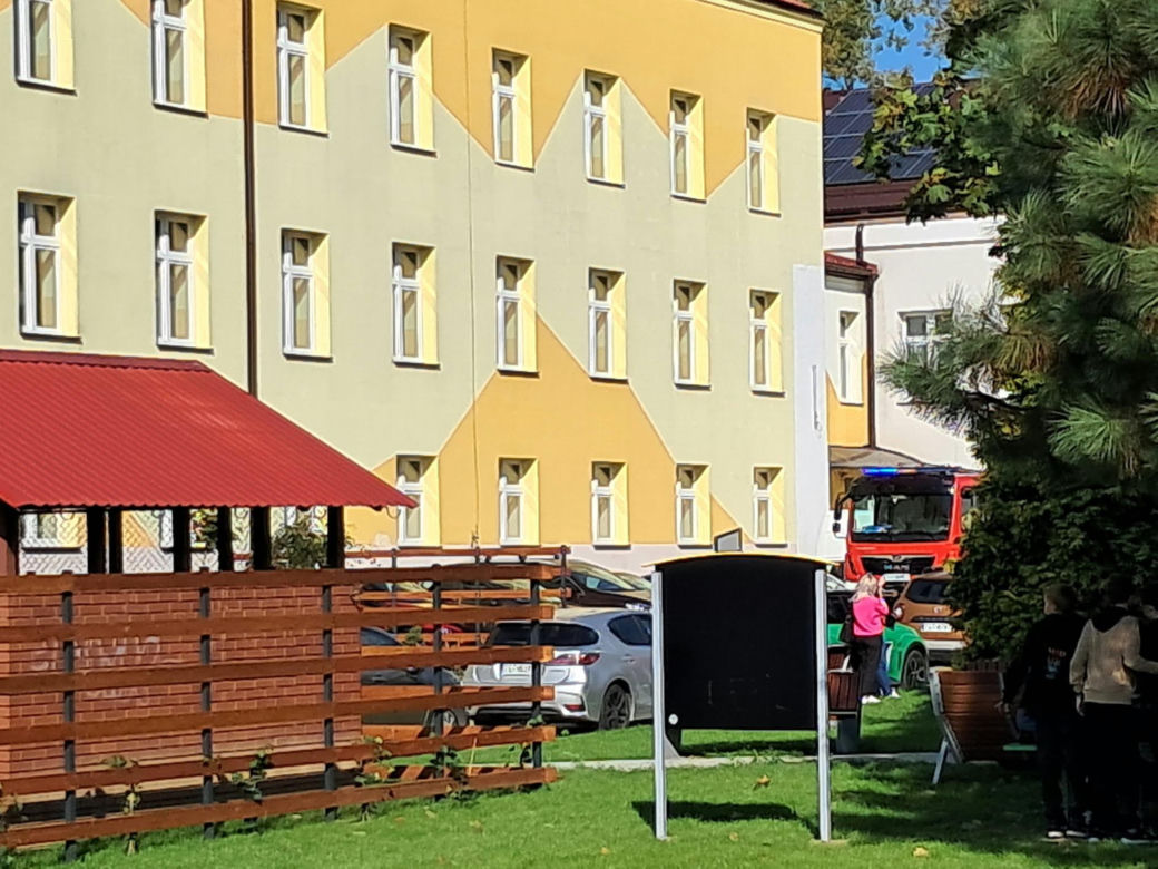 Alarm bombowy w starachowickich szkołach