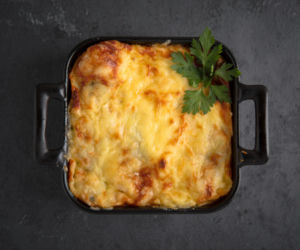Zapomnij o kanapkach! Ta śniadaniowa lasagne zmieni twoje poranki