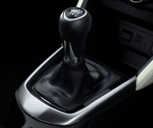 2015 nowa Mazda 2