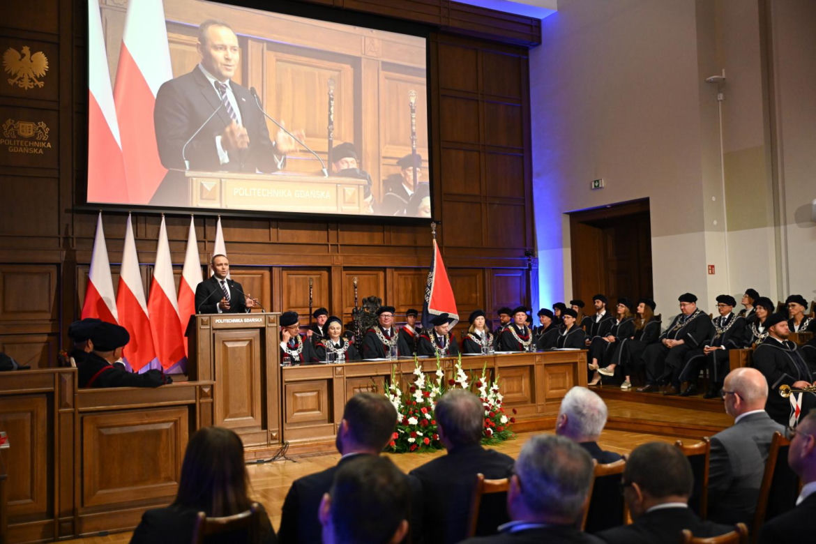 Prezydent Karol Nawrocki zadeklarował w Gdańsku, że priorytetem jest dla niego rozwój polskich technologii obronnych XXI wieku. Zapowiedział utworzenie Departamentu Technologii Przełomowych w Biurze Bezpieczeństwa Narodowego.