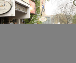 Gigantyczne kolejki po pieniądze