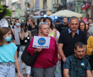 Torunianie protestują przeciwko przegłosowaniu Lex TVN