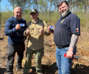 Siedleccy policjanci zasadzili drzewa w Golicach w ramach akcji „Plant a Tree – Green IPA Project”