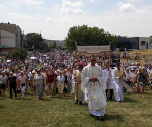 Białystok. Boże Ciało 2019. Wspólna procesja dwóch parafii: św. Jadwigi i NMP z Guadalupe