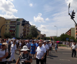 Białystok. Boże Ciało 2019. Wspólna procesja dwóch parafii: św. Jadwigi i NMP z Guadalupe