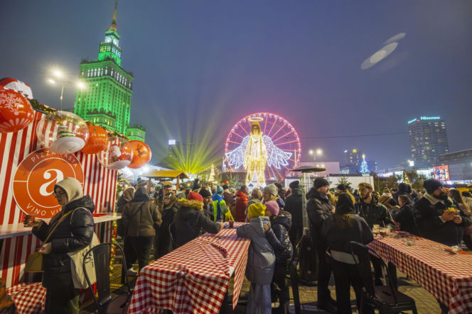 Tłumy na świątecznym Jarmarku Warszawskim. Zapytaliśmy ludzi, co o nim myślą