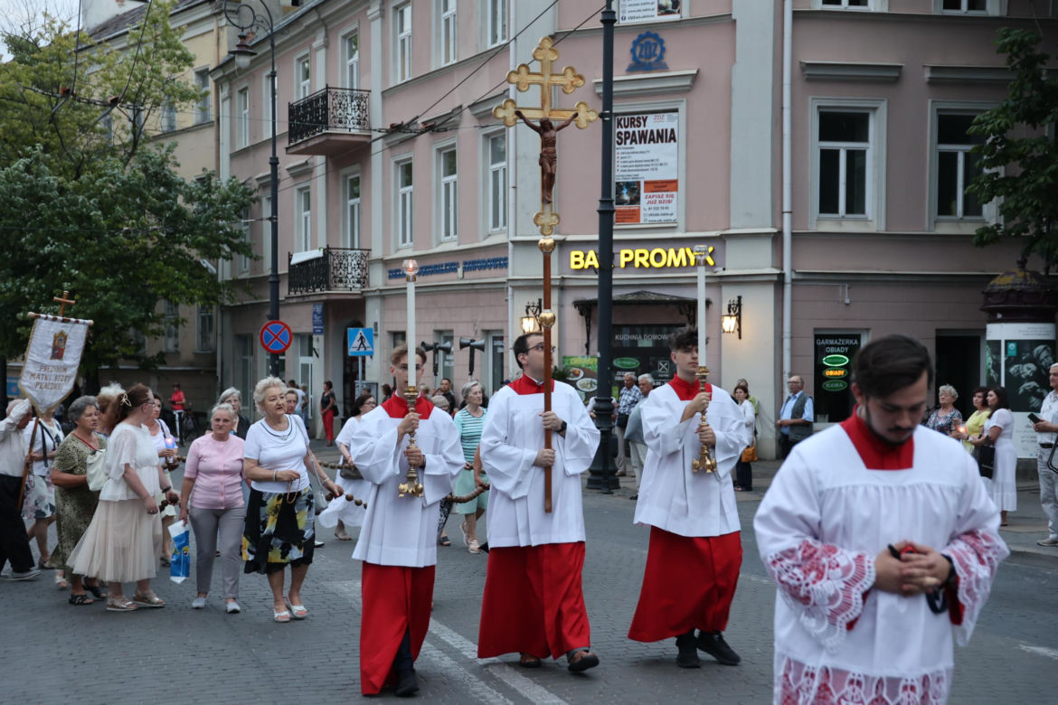 76. rocznica Cudu Lubelskiego. Procesja różańcowa w centrum Lublina