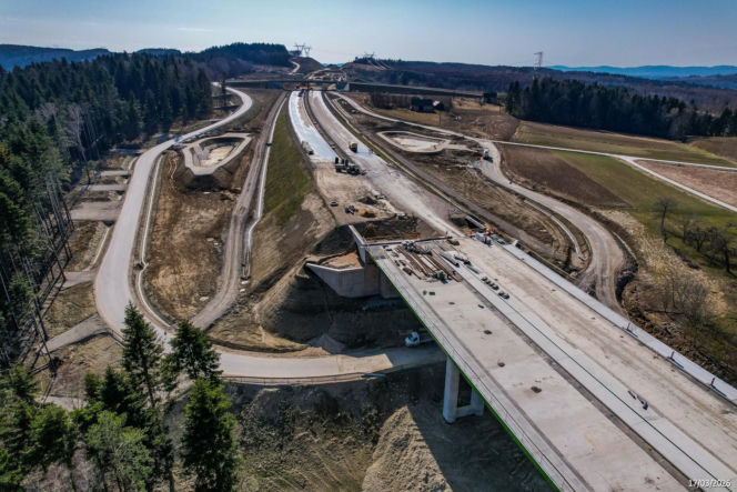 Najwyższa estakada w Polsce powstaje na S19 Babica Jawornik. Na plac budowy prowadzą serpentyny