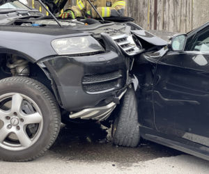 Zamaskowani sprawcy zaatakowali trzech kierowców. Doszło do gigantycznego karambolu w Wolicy