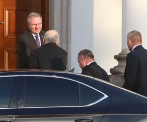 Beata Mazurek POUCZA prezydenta: Powinien Kaczyńskiego witać osobiście