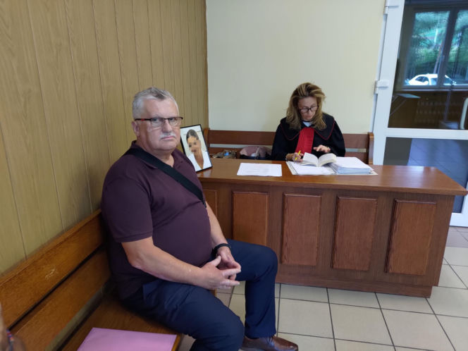 "Pacjentki porzuciły konwencjonalną terapię, by „leczyć się” lampami. Szaman z Małopolski nie trafi za kraty"