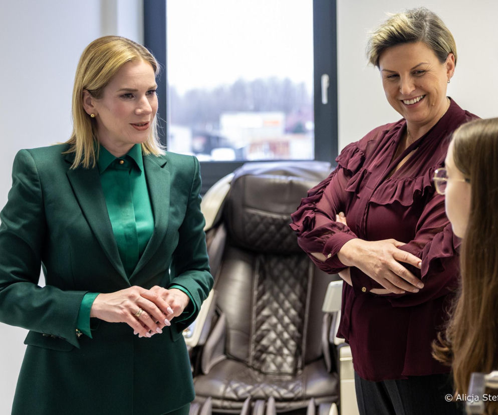 Marta Nawrocka w zieleni