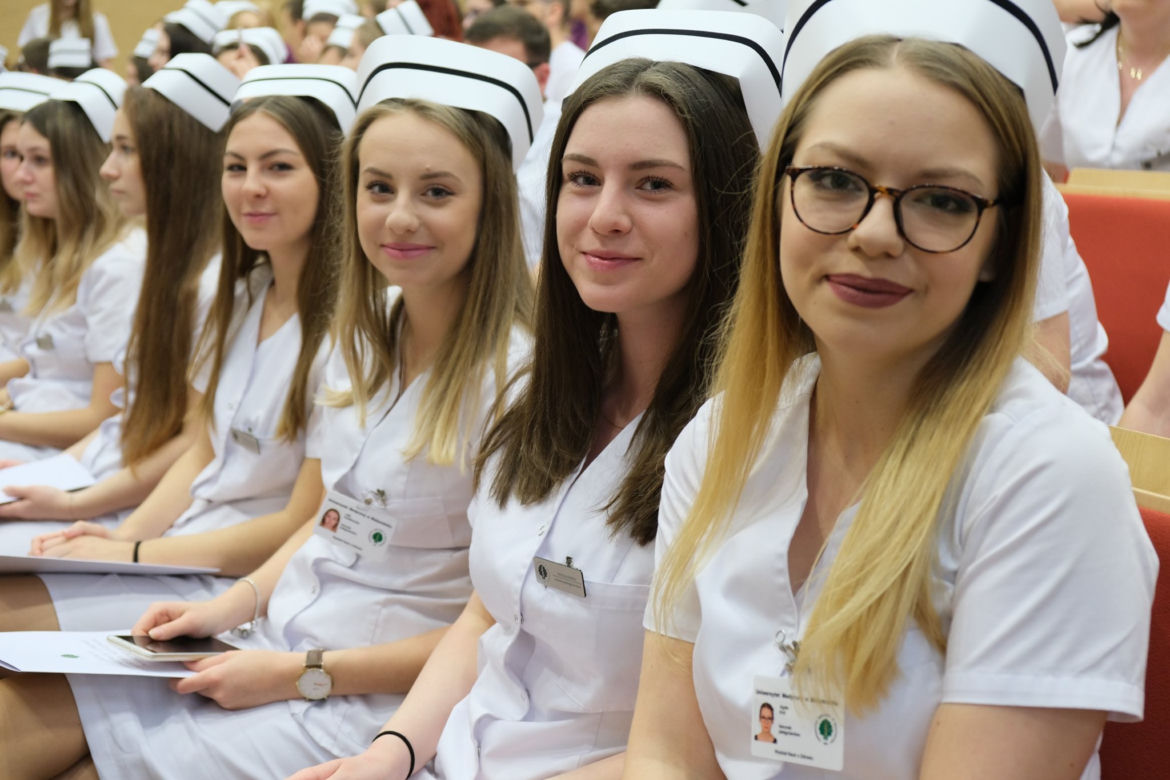 Białystok. Czepkowanie pielęgniarek i położnych