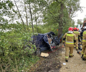 Czarna seria na drogach w powiecie jędrzejowskim. Dwa groźne wypadki w pół godziny, rozcinano karoserię