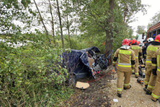 Czarna seria na drogach w powiecie jędrzejowskim. Dwa groźne wypadki w pół godziny, rozcinano karoserię