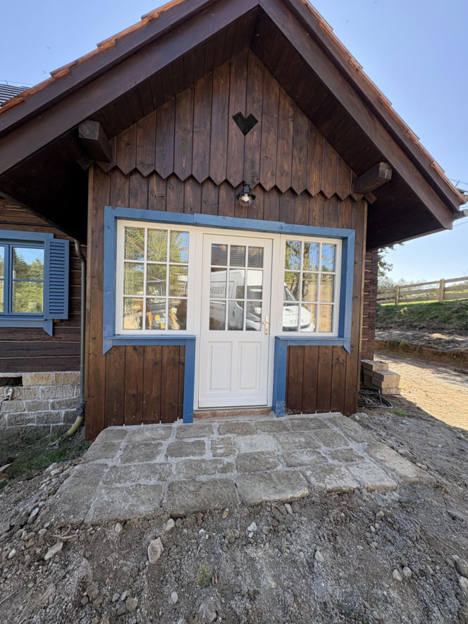 Remont drewnianej chaty w Tropiu (woj. małopolskie)