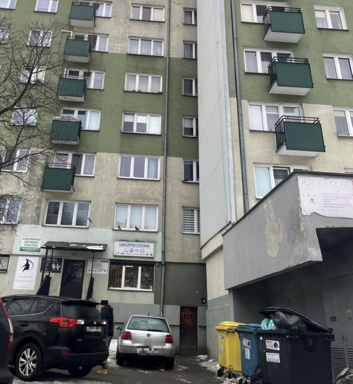 Seniorka przechytrzyła oszustów. Zamiast pieniędzy wyrzuciła książki