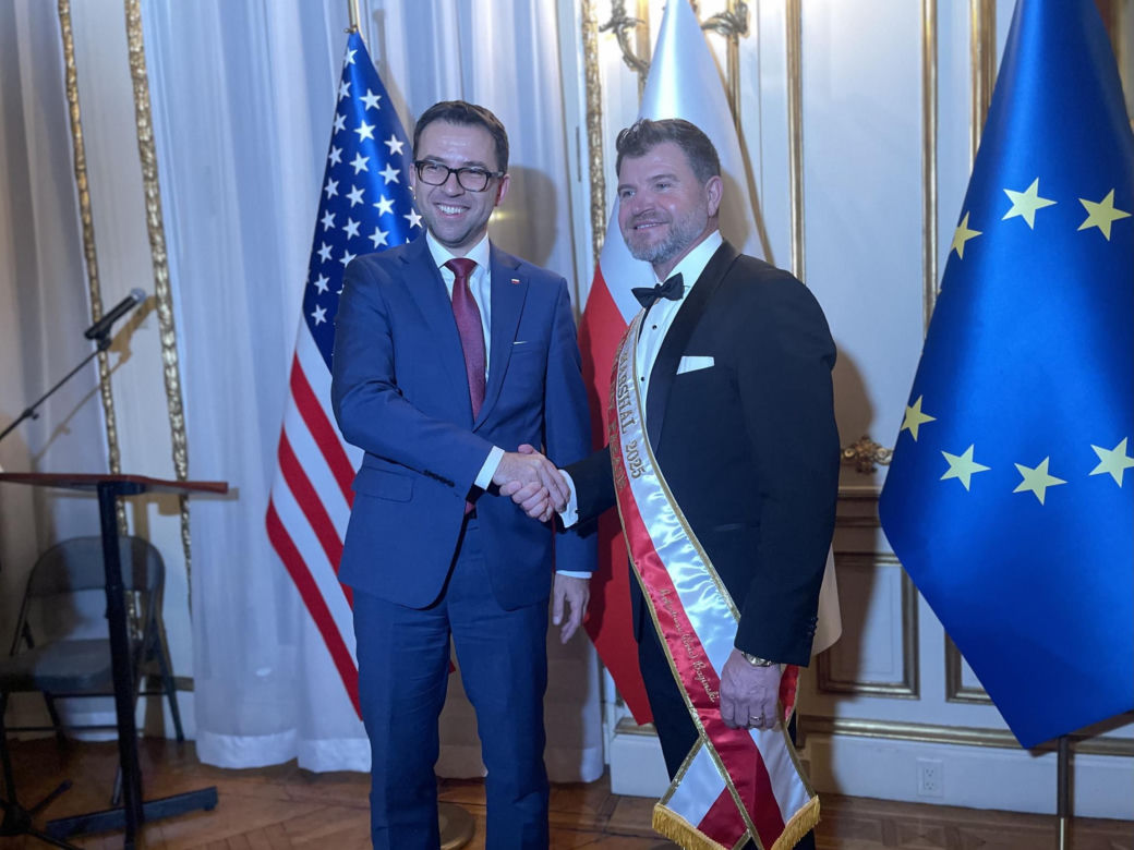 Szarfowanie Wielkiego Marszałka Parady Pułaskiego 2025