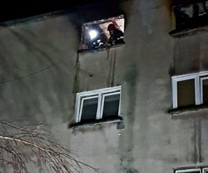 Jawor. Zwęglone zwłoki w bloku! Pożar zniszczył kilka mieszkań! Co teraz z lokatorami? [ZDJĘCIA]