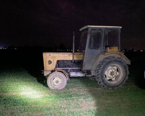 Pijany kierowca ciągnika rolniczego próbował rozjechać policjanta