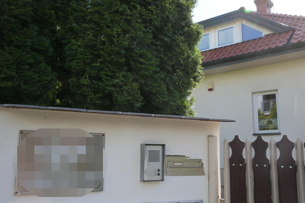 Dramat w Warszawie. Alarm w domu wyje od rana. Służby bezradnie rozkładają ręce