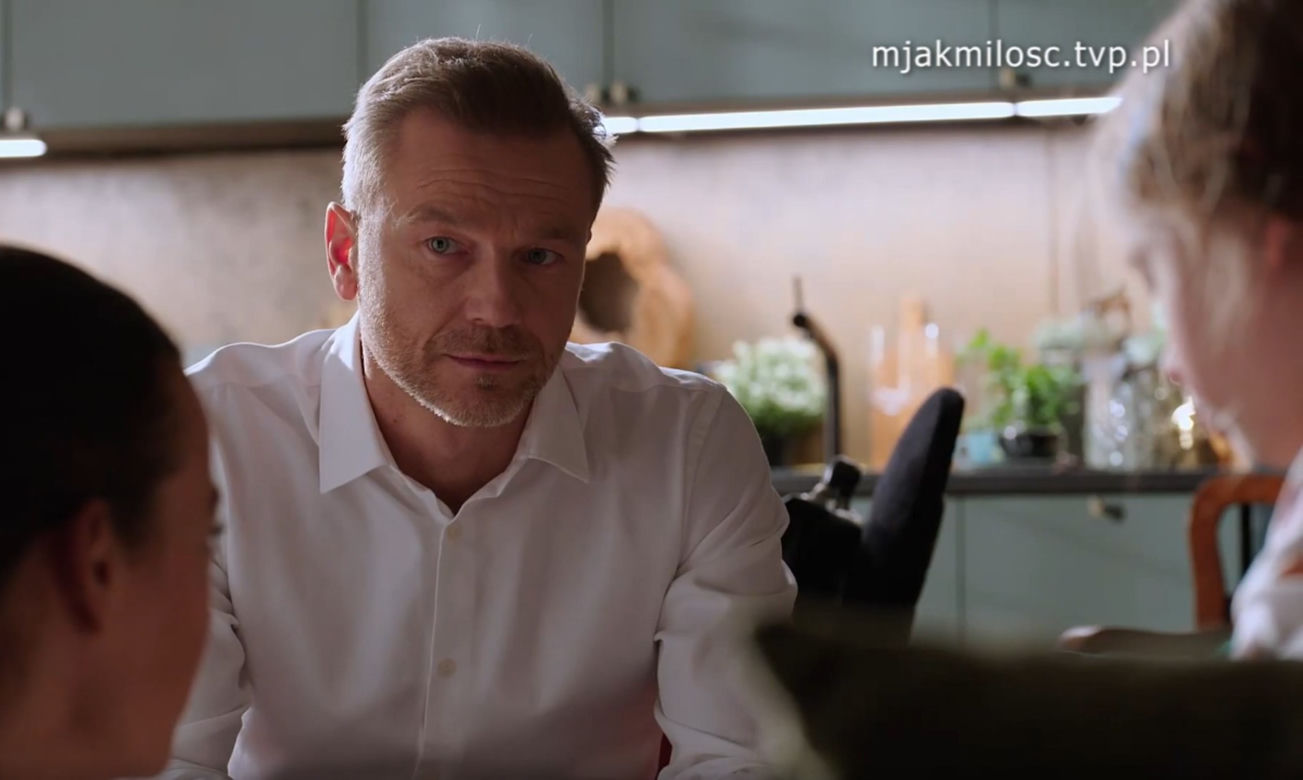 M jak miłość odc. 1735 po wakacjach 2023. Andrzej Budzyński (Krystian Wieczorek), Magda (Anna Mucha), Nadia (Mira Fareniuk)