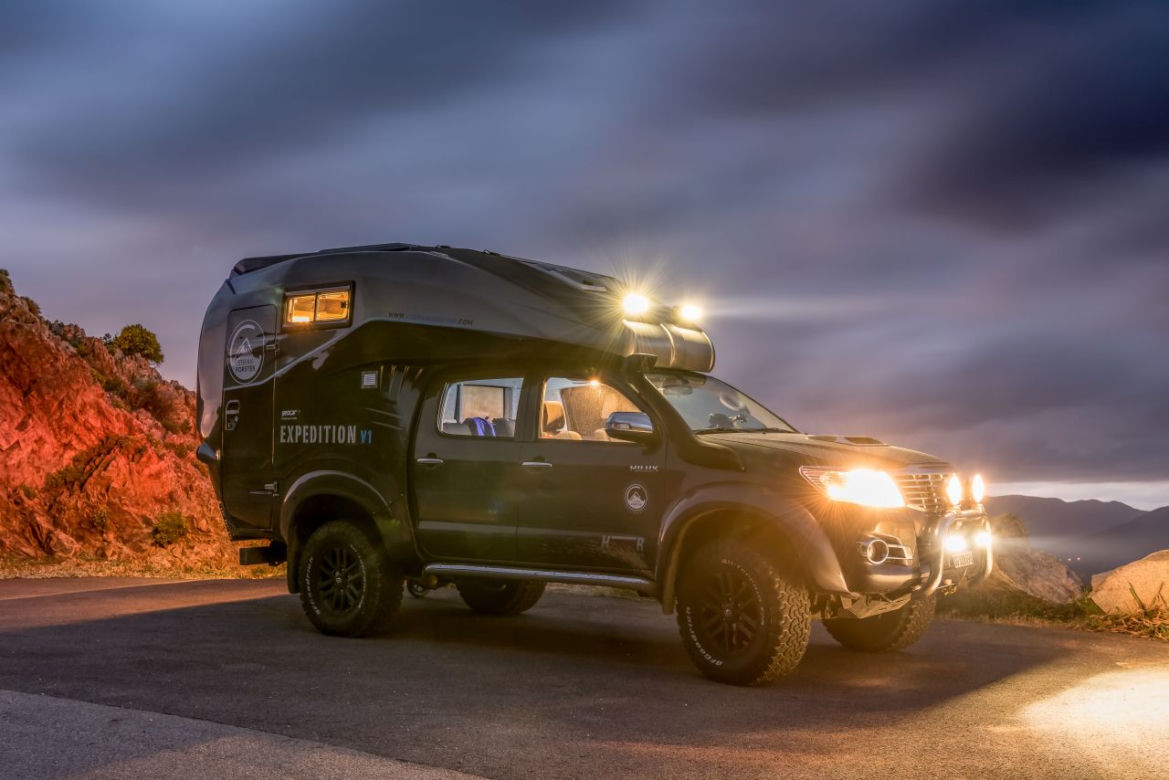 Toyota Hilux Expedition V1 - pick-up i kamper w jednym