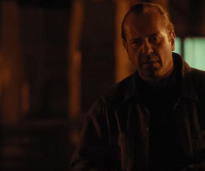 Kadry z teledysku Chciałem być kimś i filmu Król dopalaczy