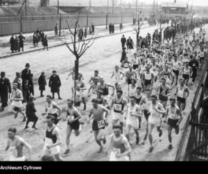 Start zawodników do biegu na przełaj na ok. 3 kilometry /1934 rok