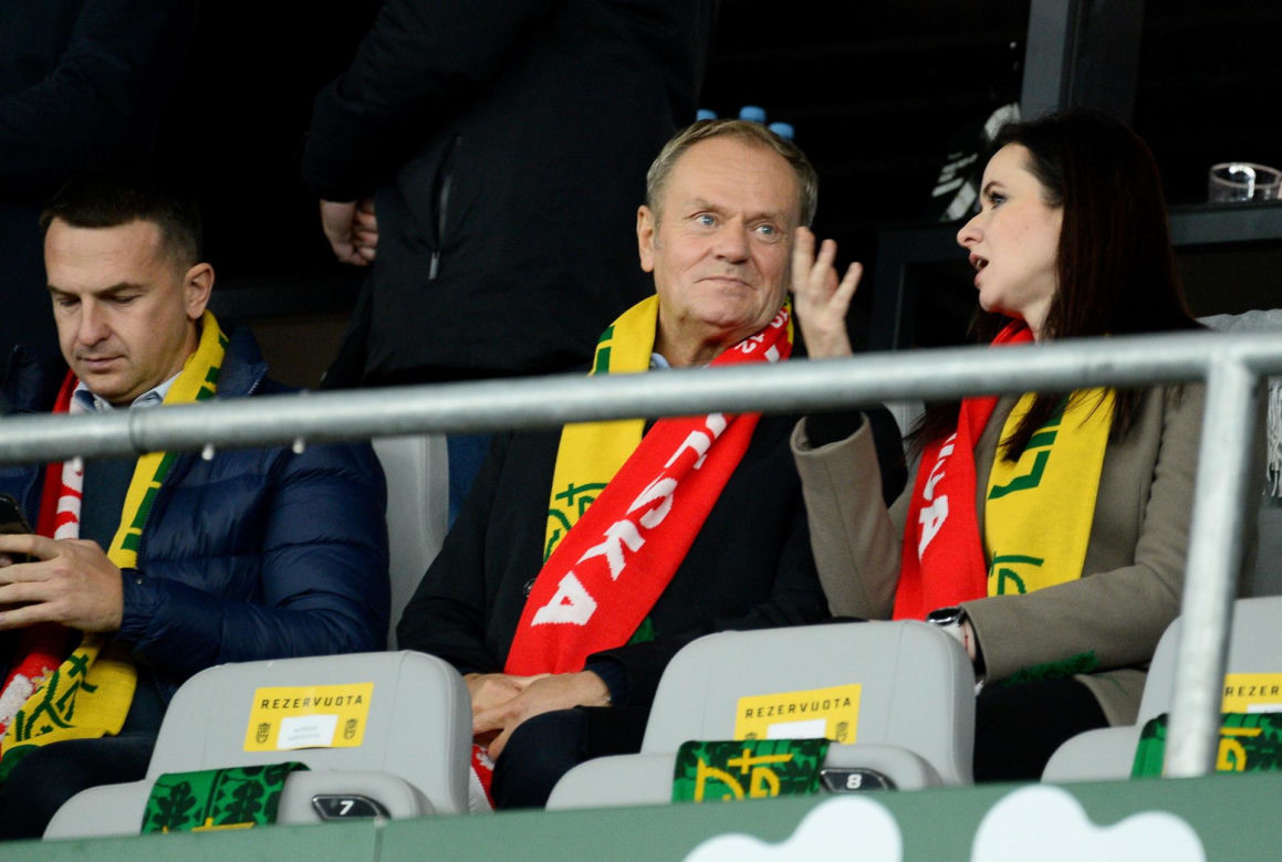 Donald Tusk przyleciał na mecz Litwa - Polska