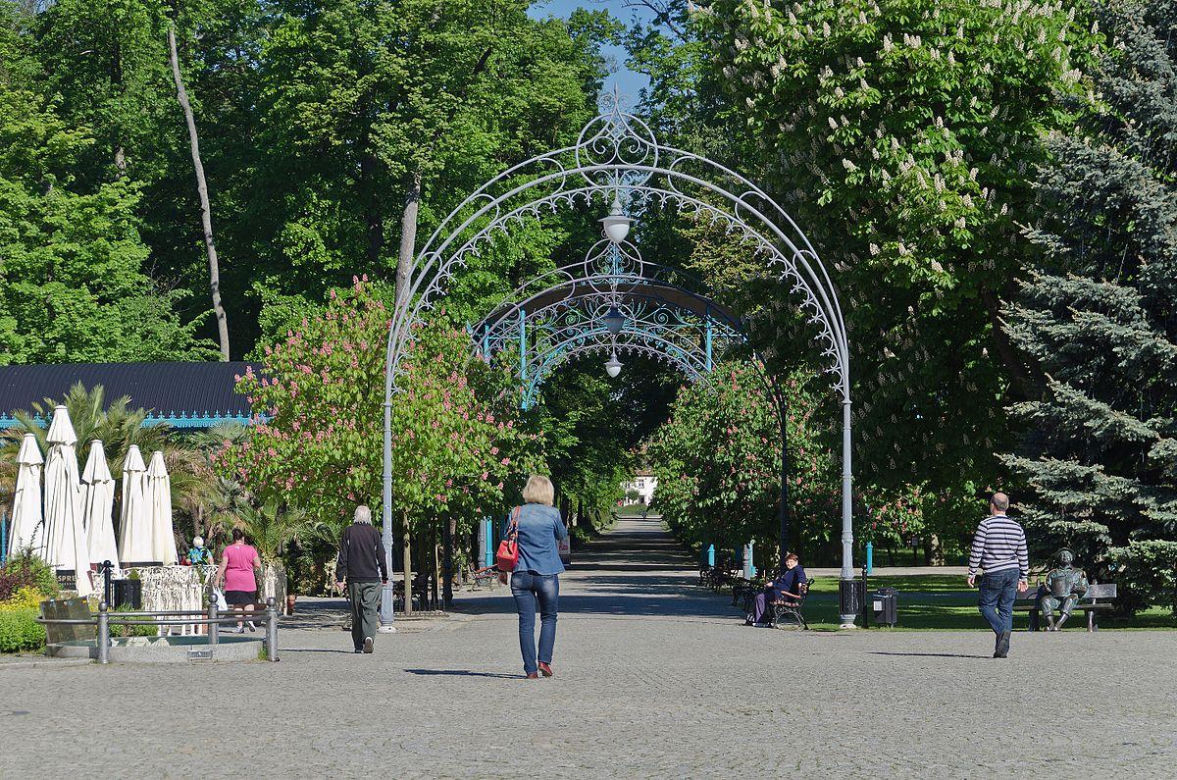 Kudowa-Zdrój. Najlepsze atrakcje - Góry Stołowe, Kaplica Czaszek i inne
