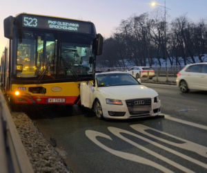 Warszawa: Wypadek na Trasie Łazienkowskiej. Autobus i trzy auta rozbite