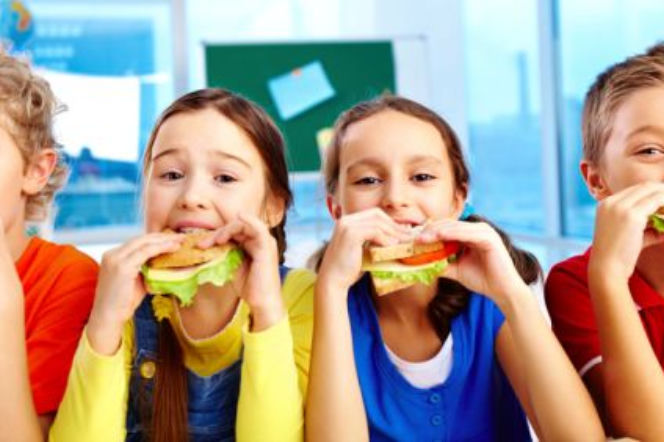 DIETA DZIECKA: co dziecko powinno jeść w szkole?