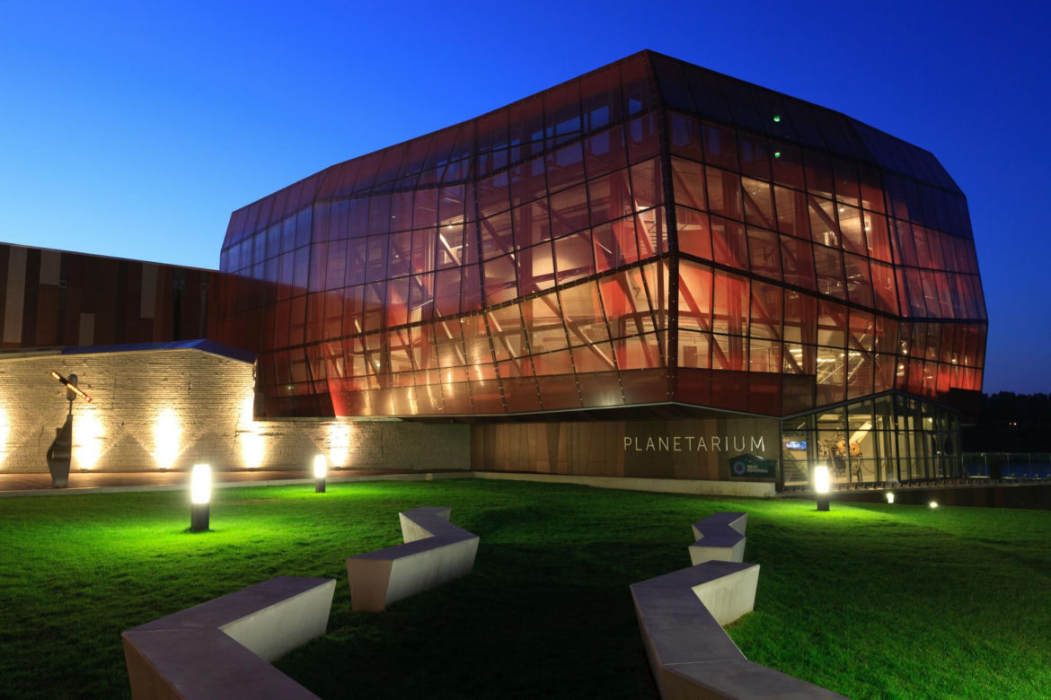 Warszawskie planetarium znów otwarte dla miłośników kosmicznych tajemnic 